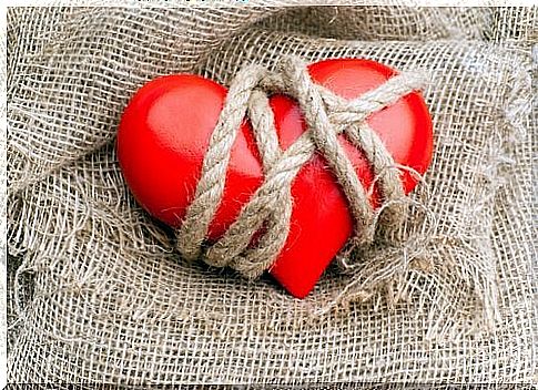 Heart tied by rope to symbolize jealousy