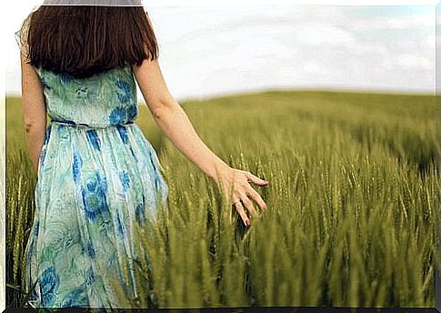 Girl walks in the countryside