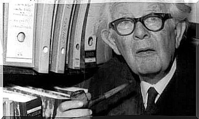 Jean Piaget is a theorist of the stages of cognitive development.