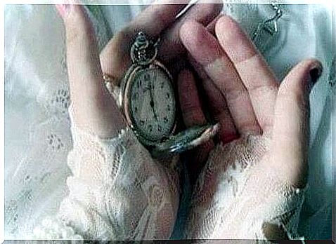 hands-with-clock