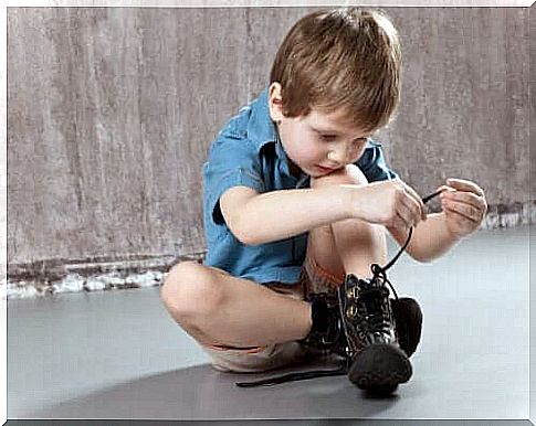 Child tying his shoes